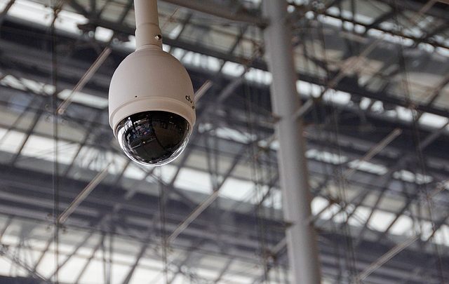 Installer une caméra de surveillance dans un ascenseur : est-ce une bonne idée ?