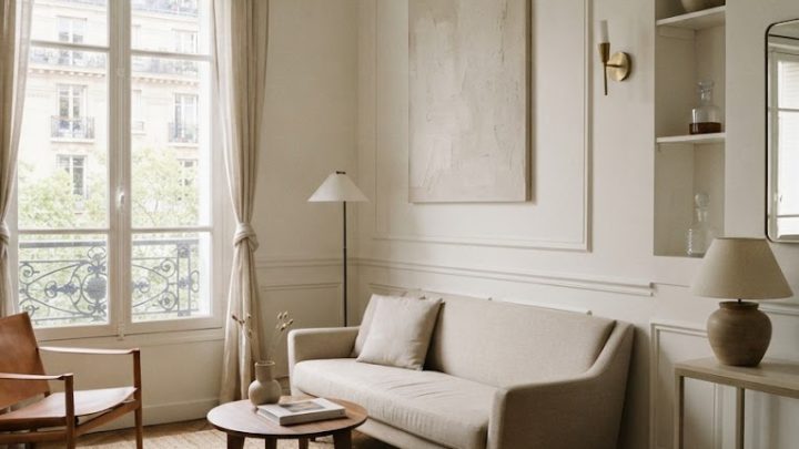 Moulures murales dans une petite pièce : comment éviter de surcharger la décoration ?